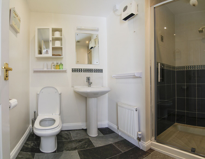 Bathroom 3, Leworthy Farmhouse, Devon