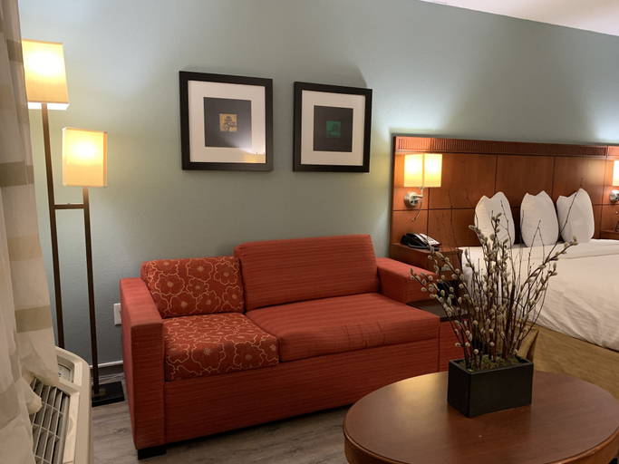 Others 5, The Hotel Orange, Orange