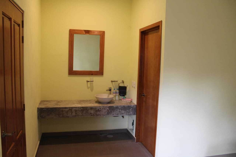 Bathroom 4, Artesanos 11 by Rotamundos, Tepoztlán