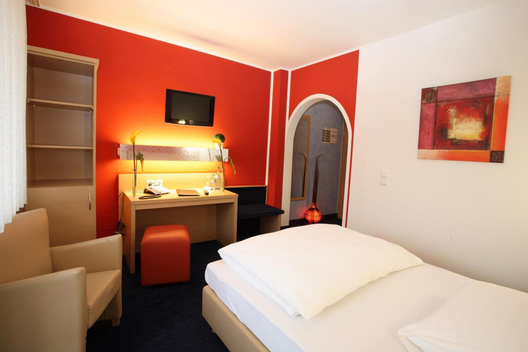 Bedroom 4, Hotel Silberhorn, Nürnberg