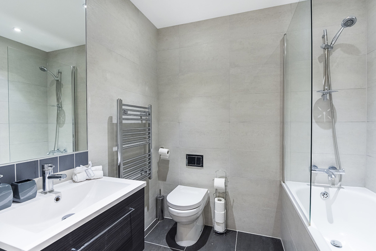 Bathroom 4, Cornwall House Apartments, Slough