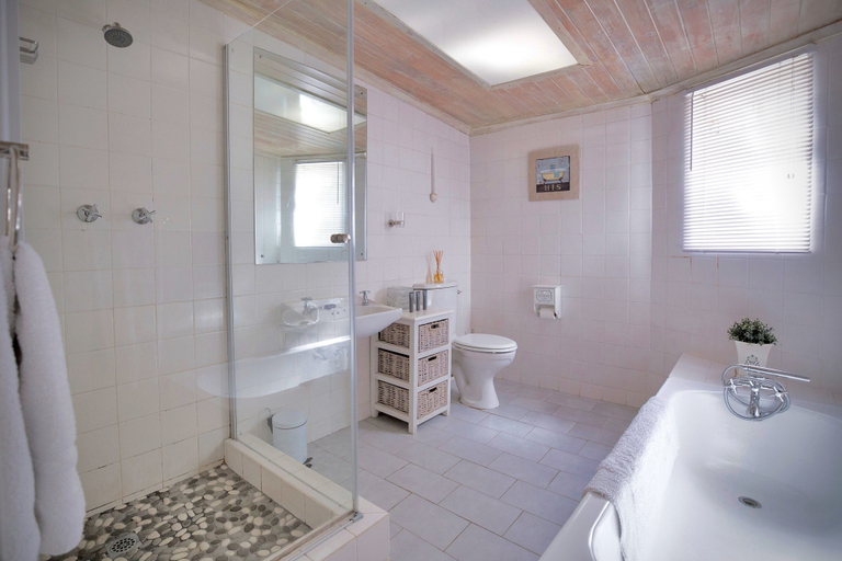 Bathroom 4, Highfield 13, City of Cape Town