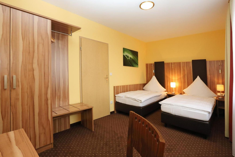 Bedroom 4, Hotel Silberhorn, Nürnberg