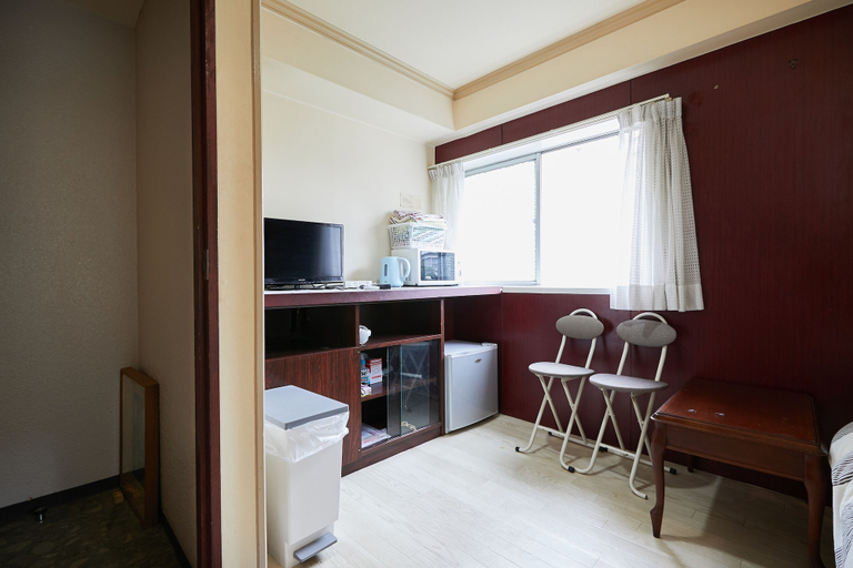 Others 4, Miki Hall Akabane, Kita