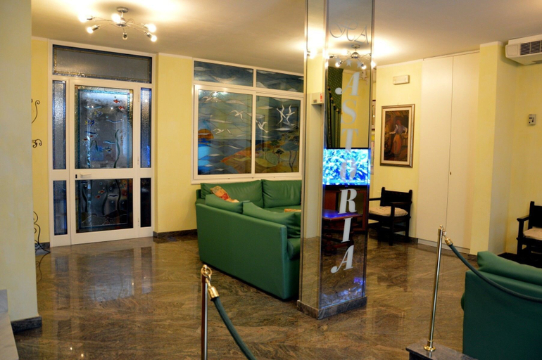 Others 4, Hotel Astoria, Lucca