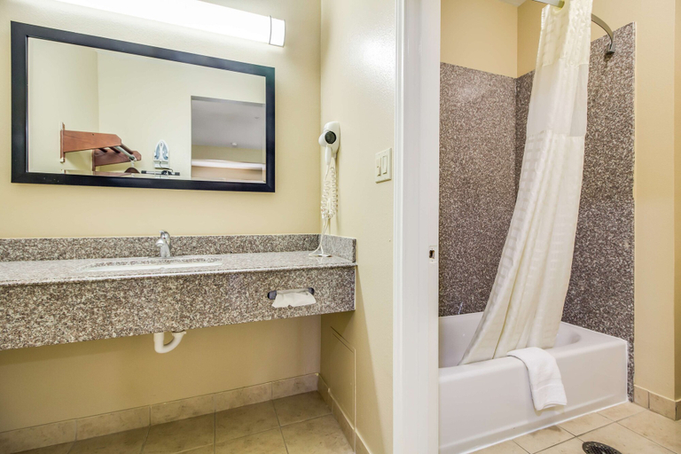 Bathroom 4, Americas Best Value Inn & Suites Tomball, Houston