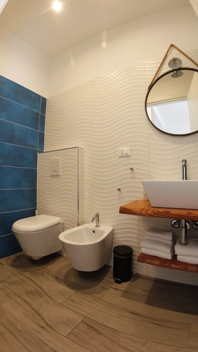 Bathroom 5, Hotel Rio Claro, Latina
