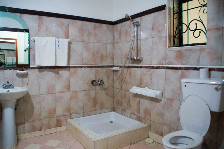 Bathroom, Oxford Royal Hotel, Mbarara