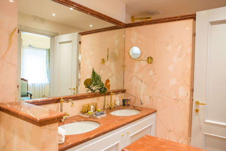 Bathroom 4, Due Torri Hotel, Verona
