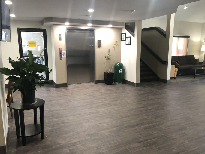 Sleep Inn, Hall
