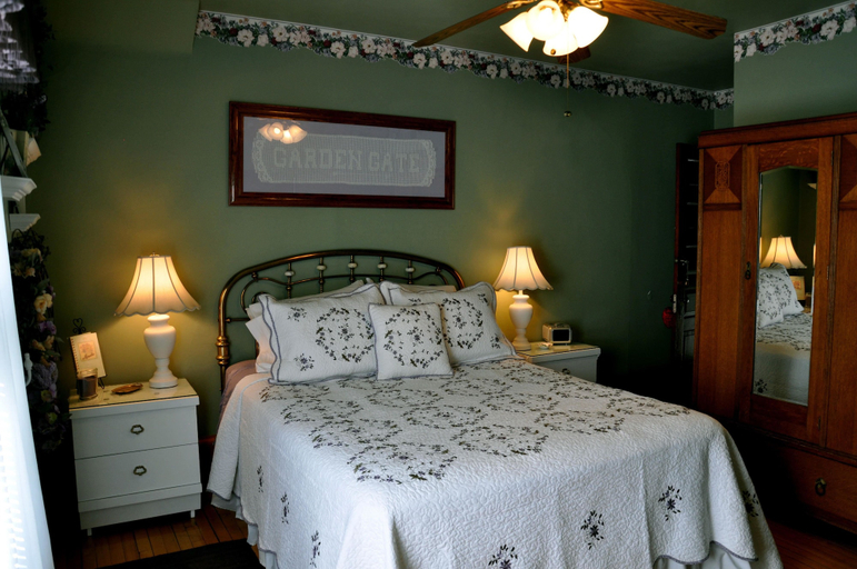 Bedroom 3, Garden Gate BnB, Door