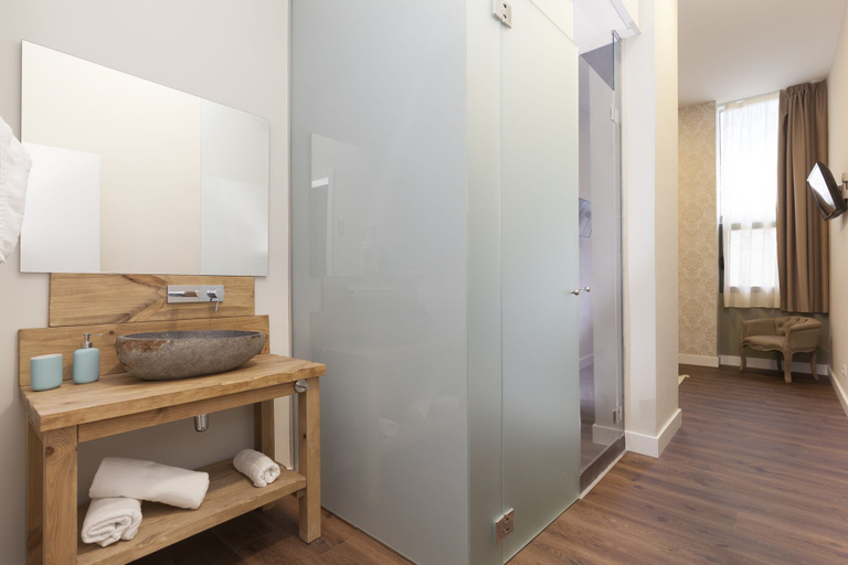 Bathroom 5, Hotel Radha, Barcelona