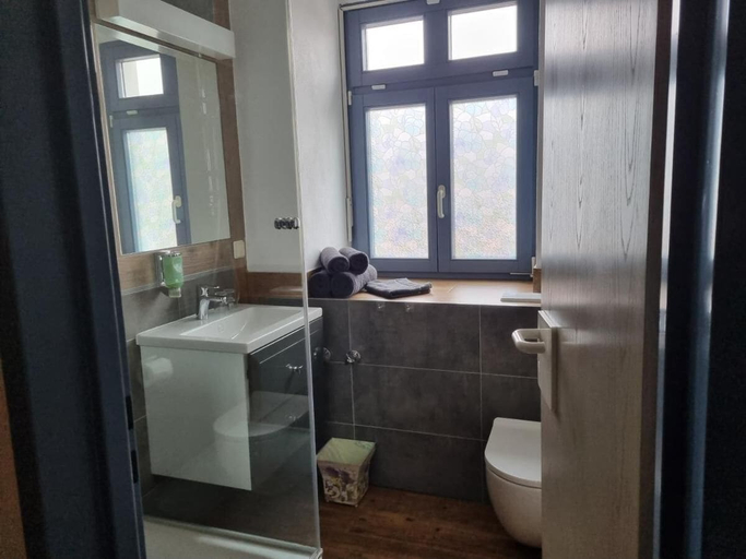 Bathroom 3, Hotel Kreuzbergbaude, Görlitz
