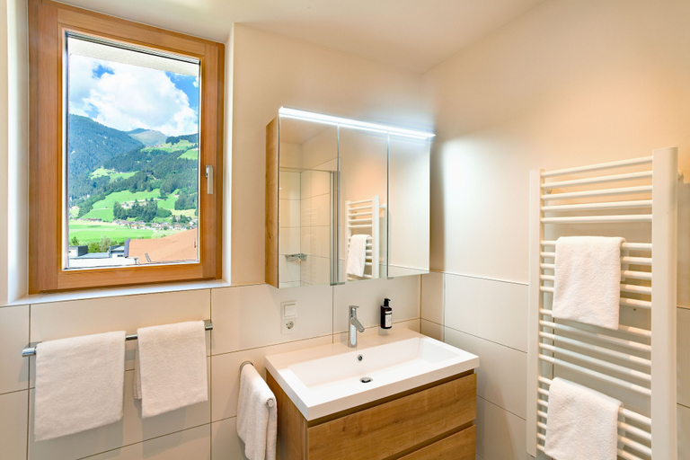 Bathroom 3, Alpin Apartments, Schwaz