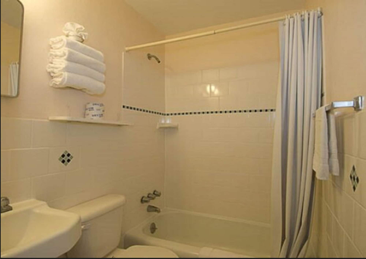 Bathroom 3, Blue Water Motel, Cape May