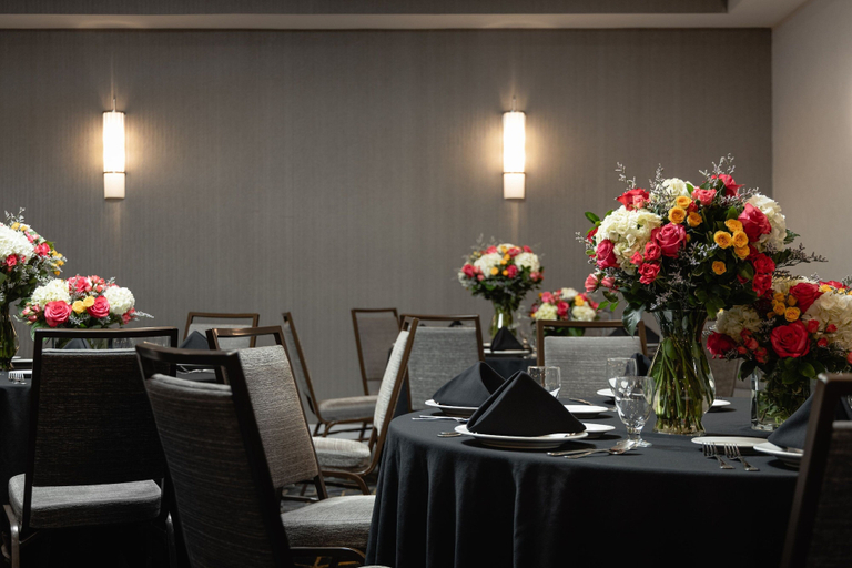 Food & Drinks 5, Courtyard by Marriott Long Island MacArthur Airport, Suffolk