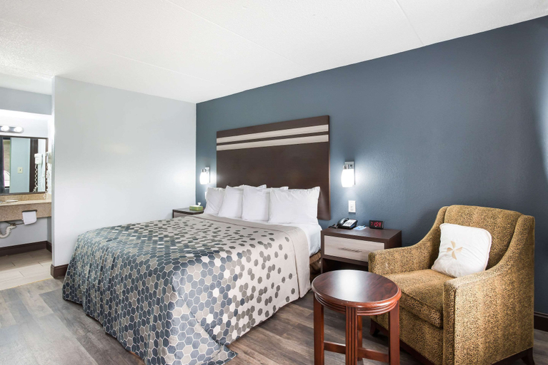 Bedroom 3, Rodeway Inn Williamstown, Camden
