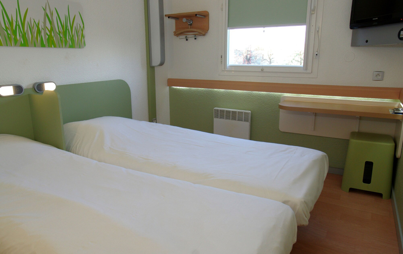 Bedroom 4, ibis budget Lyon Saint Genis Laval, Rhône