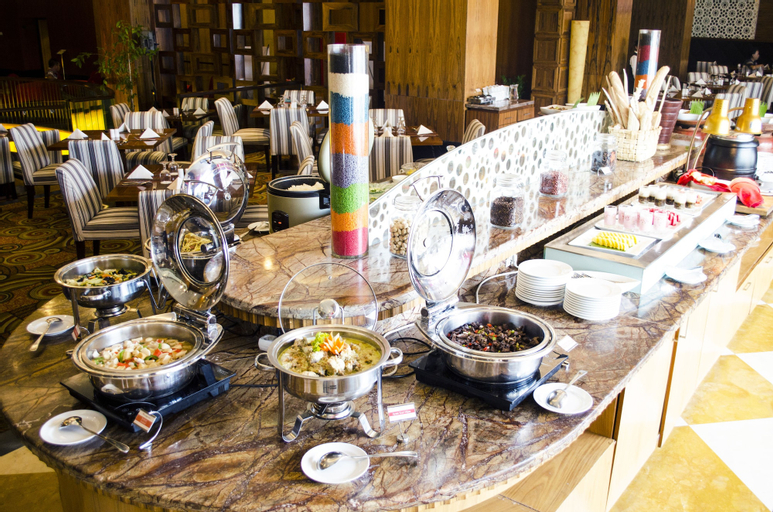 Food & Drinks 15