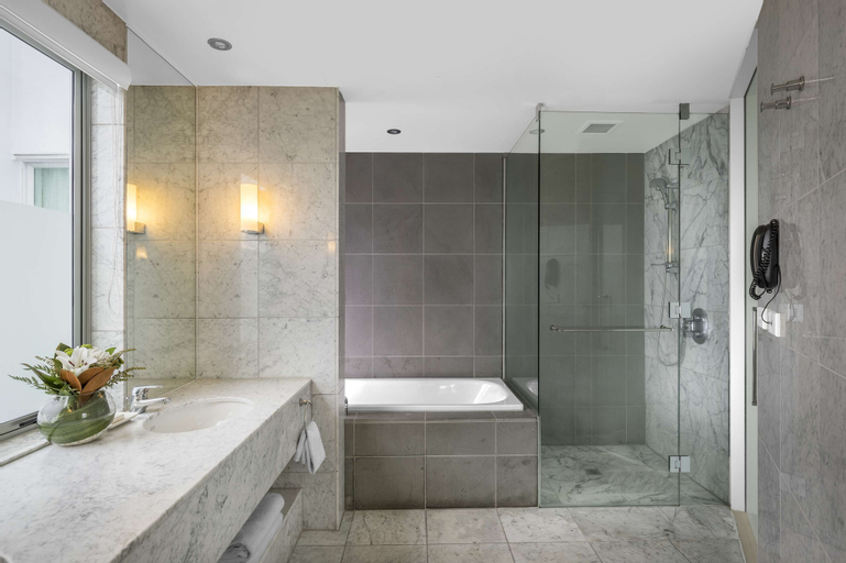 Bedroom 5, Hilton Auckland, Waitakere