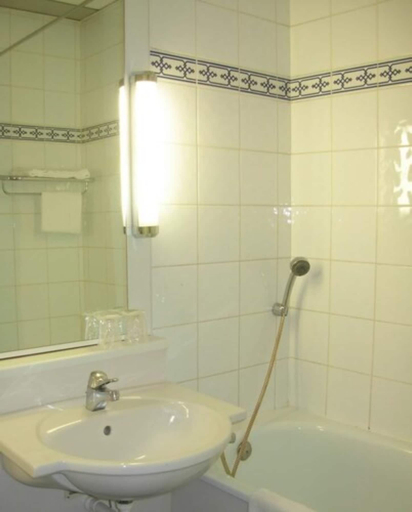 Bathroom 4, Hôtel Inn Design Grenoble Eybens Parc des Exposition, Isère