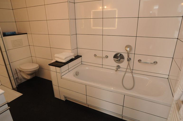 Bathroom 4, Hotel De Gulden Waagen, Nijmegen