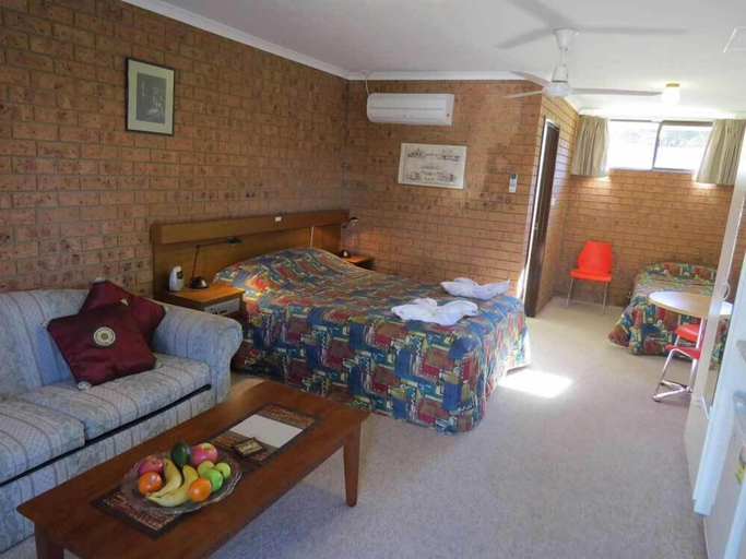 Bedroom 4, Colonial Motor Inn Pambula, Bega Valley