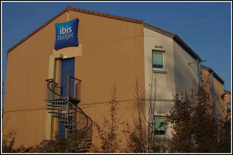Exterior & Views 2, ibis budget Lyon Saint Genis Laval, Rhône