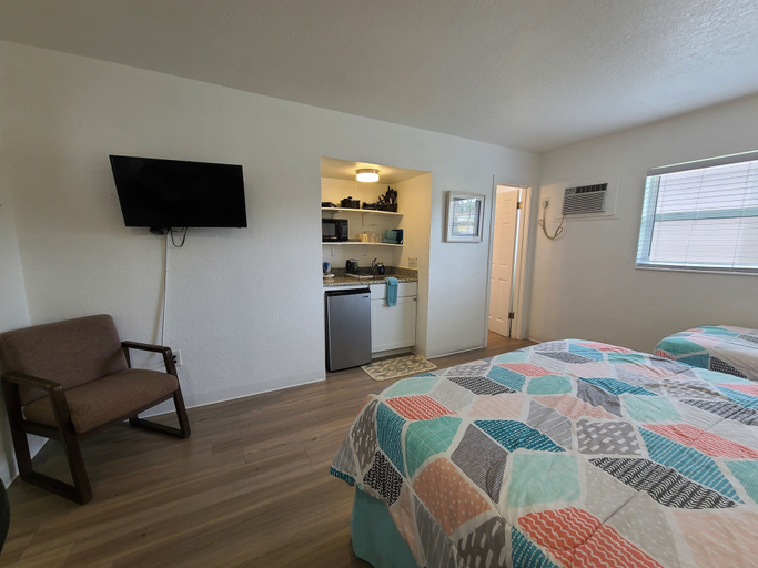 Bedroom 2, Sun Island Motel, Pinellas