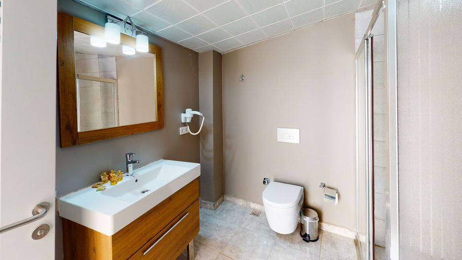 Bathroom 5, The Wolf Hotel, Beyoğlu