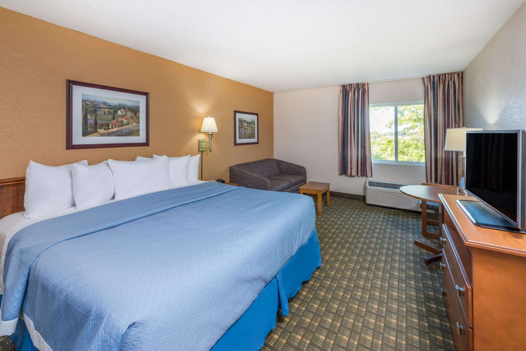 Bedroom 3, Days Inn by Wyndham Kirksville, Adair