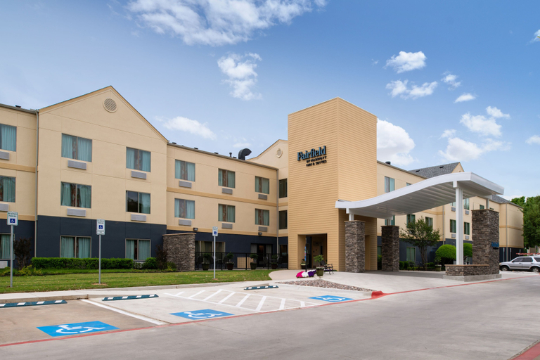 Exterior & Views 2, Fairfield Inn & Suites by Marriott Arlington Six Flags, Arlington