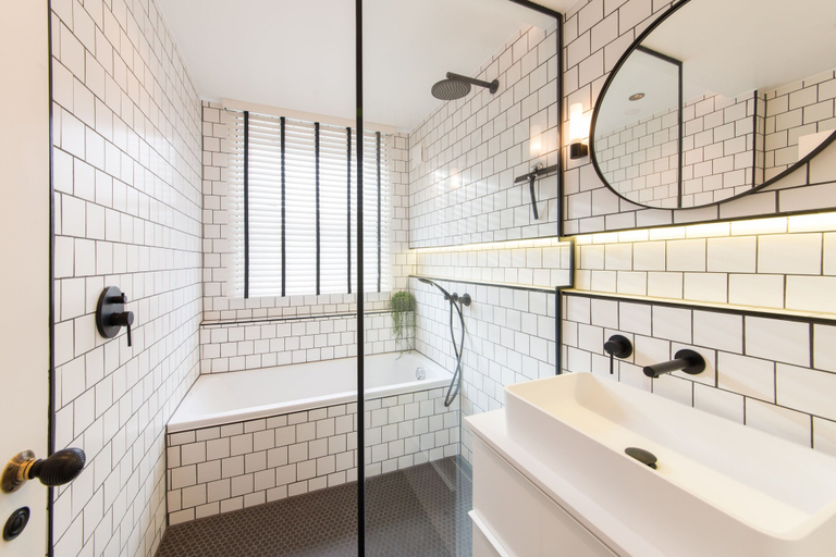 Bathroom 3, Pilgrims Rest, Kent