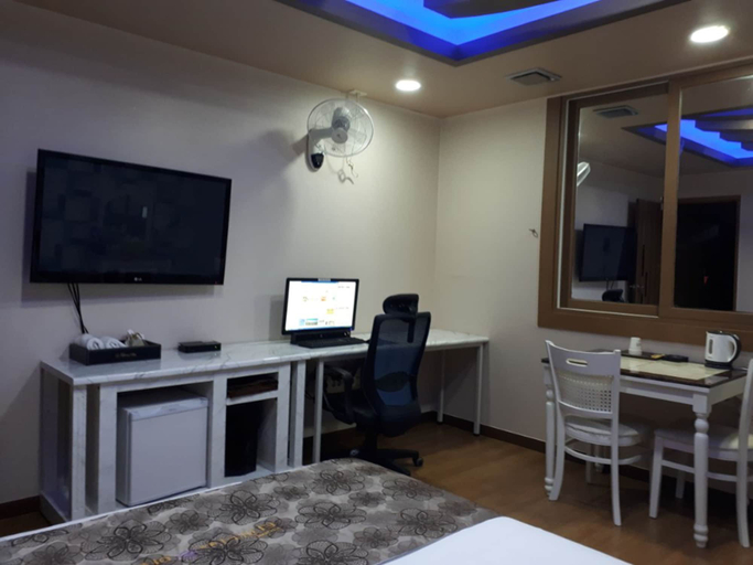 Bedroom 3, Breakfast at Tiffany's Motel, Muan