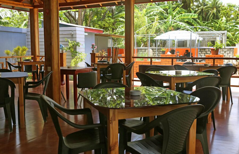Food & Drinks 4, Charming Holiday Lodge