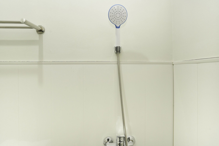 Bathroom 5, Flagship 3688 Pot Art, Surabaya