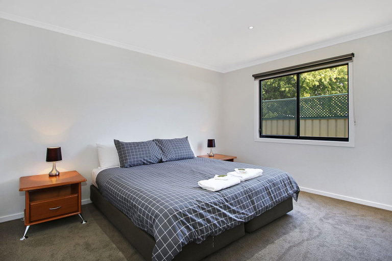 Bedroom 3, Snowgum Bright Retreat - 2, Alpine - East