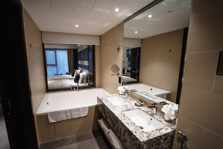 Bathroom 5, Ramee Dream Hotel Downtown, Dubai