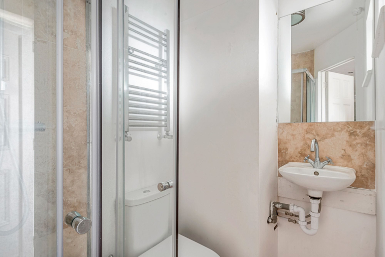 Bathroom 4, Heath Road, London