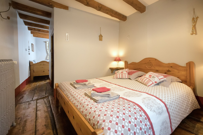Bedroom 3, Maison D'hôtes Au Coeur Des Alpes, Savoie