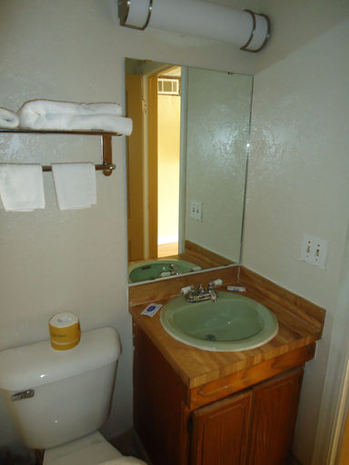Bathroom 3, Budget Inn, Comanche