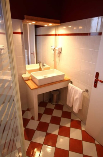 Bathroom 3, Le Boïate, Gironde