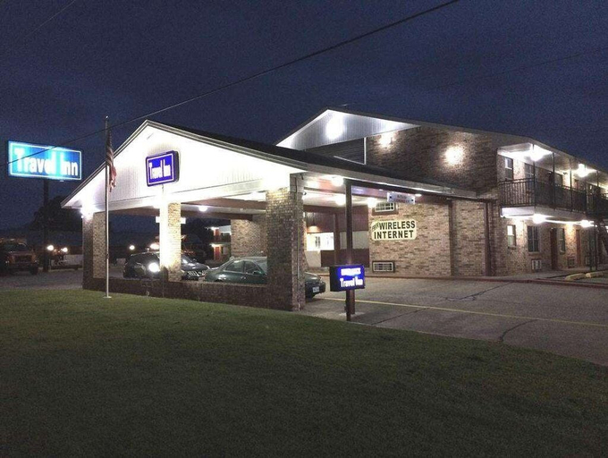 Exterior & Views 2, Travel Inn & Suites, Cass