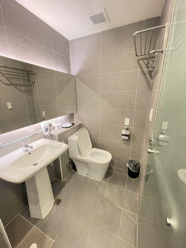 Bathroom 5, Crystal City Hotel, Taoyuan
