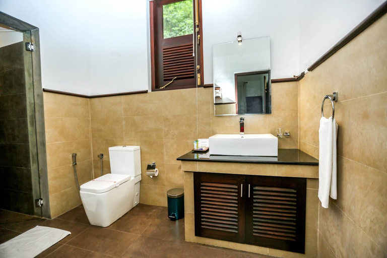 Bathroom 3, Huluganga Ridge, Kundasale