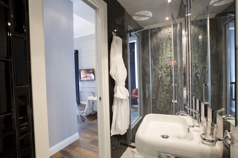 Bathroom 4, Relais Leone, Roma