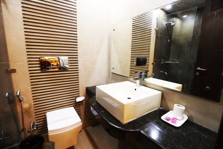 Bathroom 4, Hotel Yug Villa, Delhi