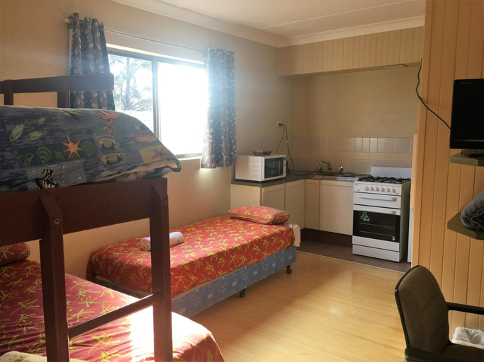 Bedroom 2, Snow Gate Motel and Apartments, Snowy River