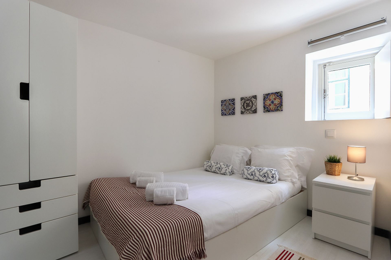 Bedroom 3, Tailor Made Flat in Central Bairro Alto, Lisbon