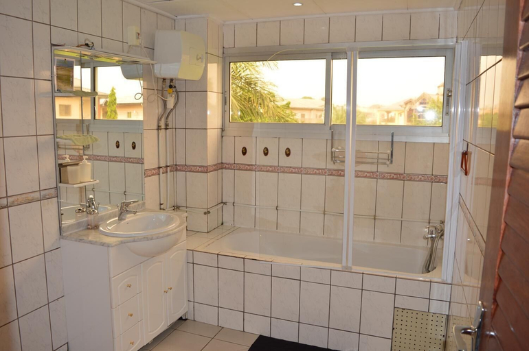 Bathroom 3, Résidence hôtelière Borel Douala, Wouri
